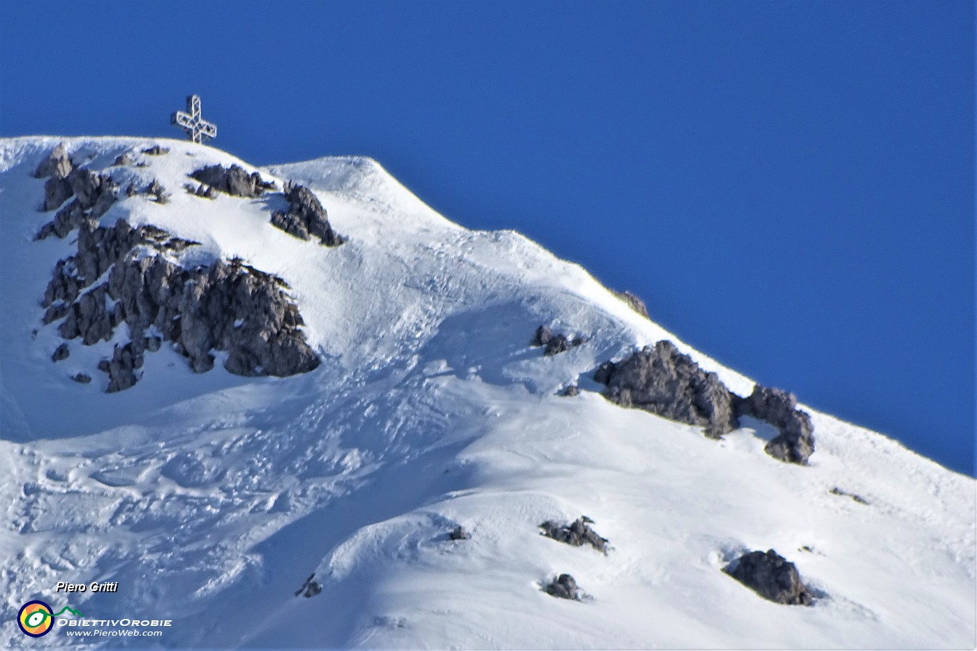 31 Zoom sulla croce di Cima Alben (2020 m).JPG